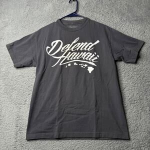 Defend Hawaii T Shirt Men's Medium Gray Graphic Short Sleeve